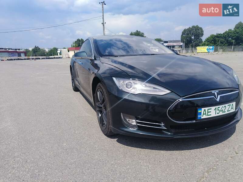 Tesla Model s (2013)