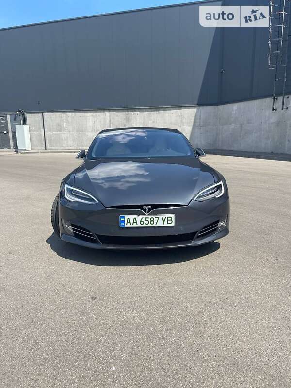 Tesla Model s (2019)