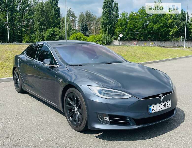 Tesla Model s (2017)