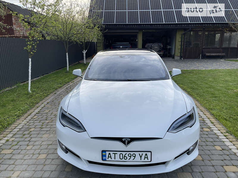 Tesla Model s (2016)
