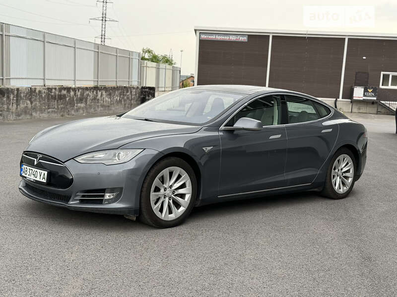 Tesla Model s (2013)