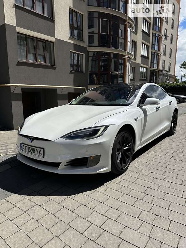 Tesla Model s (2017)