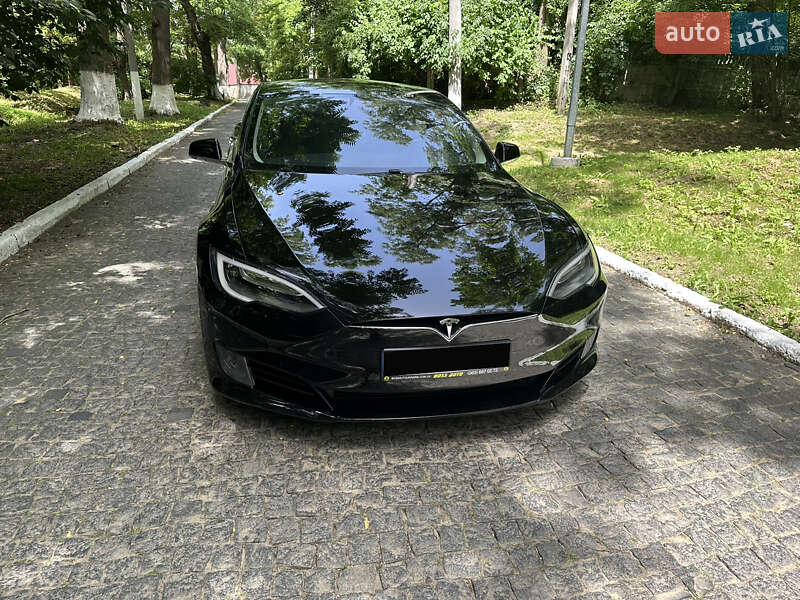 Tesla Model s (2016)