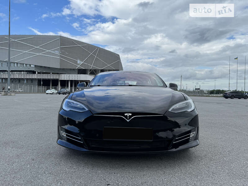 Tesla Model s (2016)