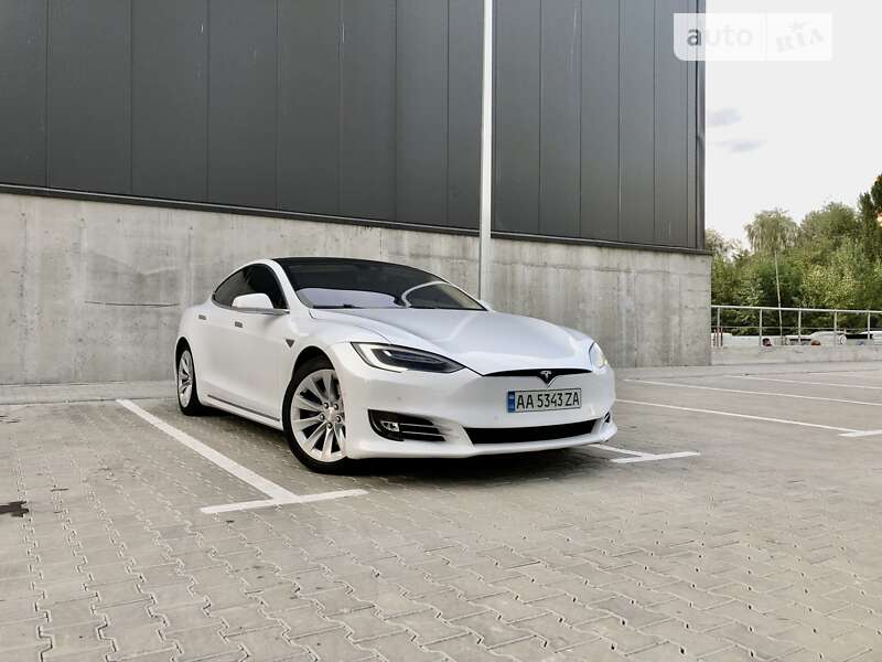 Tesla Model s (2016)