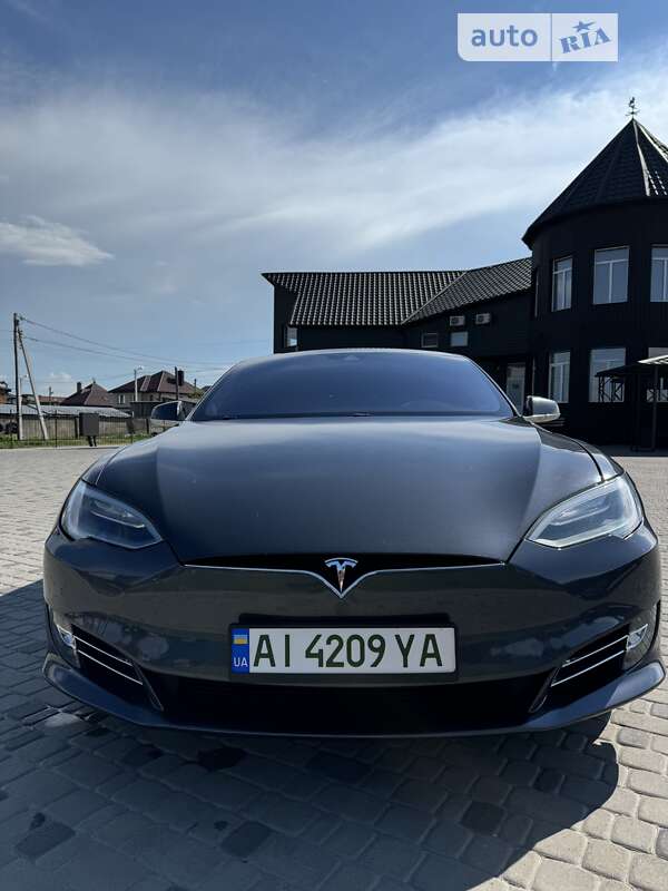 Tesla Model s (2016)