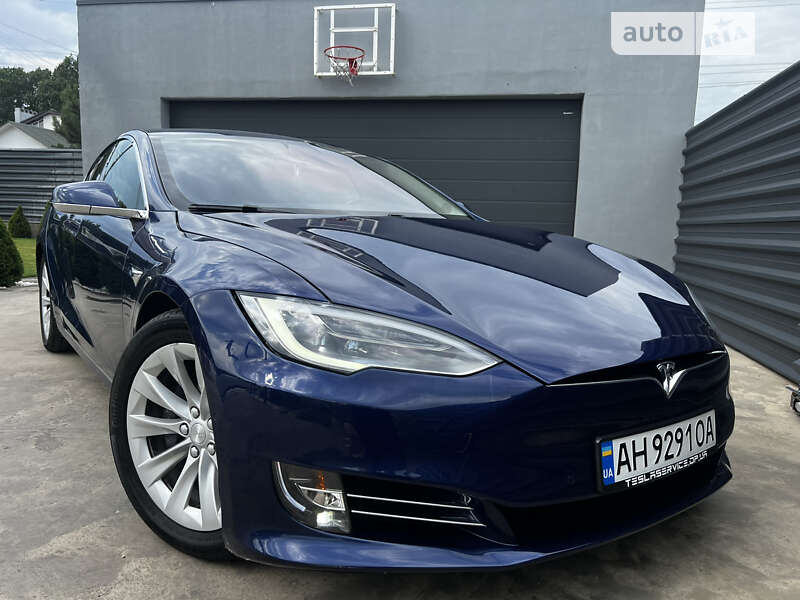 Tesla Model s (2016)