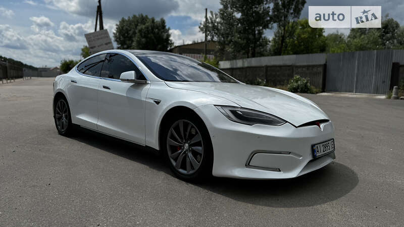 Tesla Model s (2015)