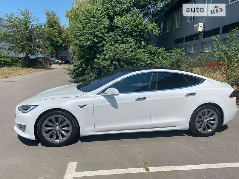 Tesla Model s (2017)
