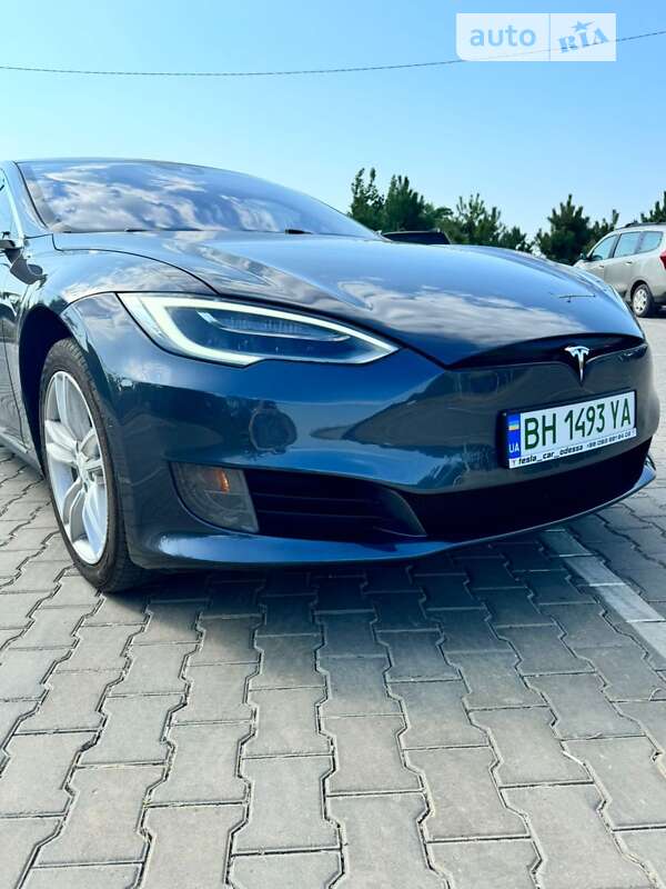 Tesla Model s (2016)