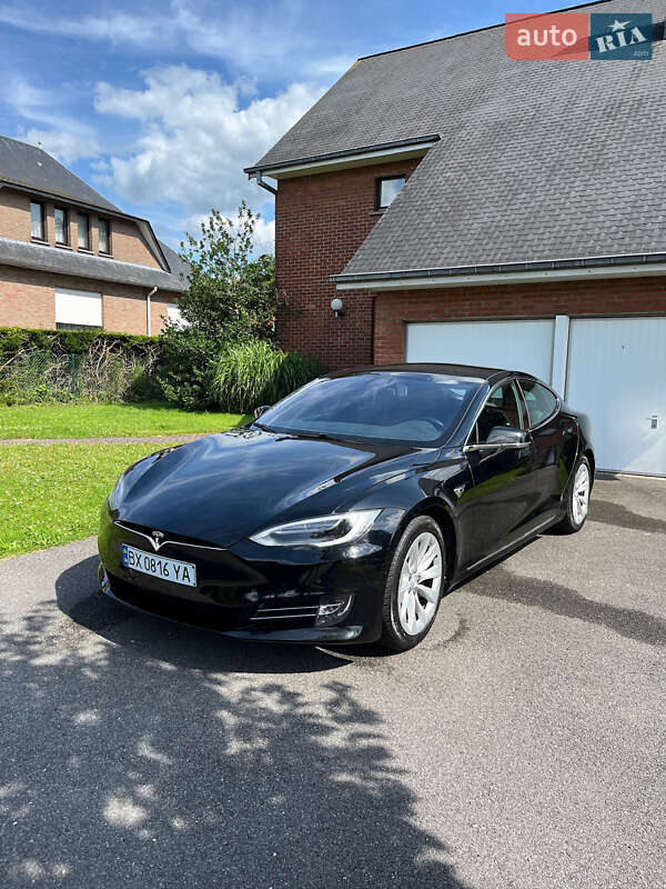 Tesla Model s (2018)