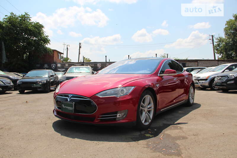 Tesla Model s (2015)