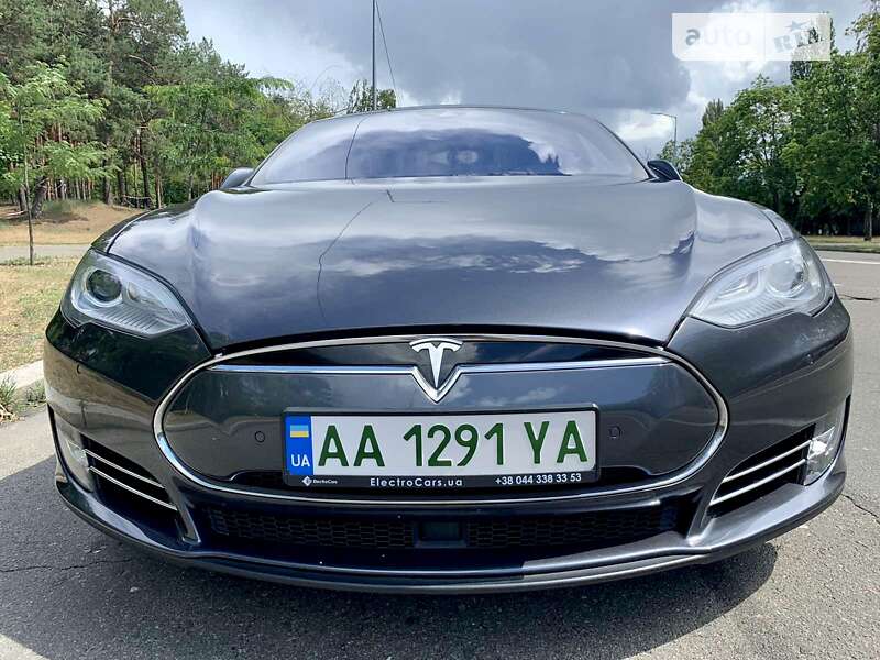 Tesla Model s (2016)