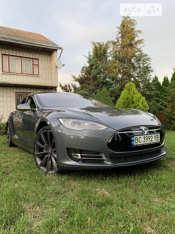 Tesla Model s (2013)