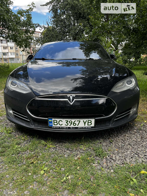 Tesla Model s (2015)