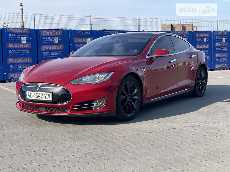 Tesla Model s (2015)