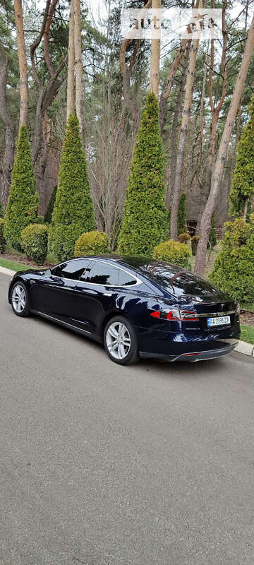 Tesla Model s (2013)