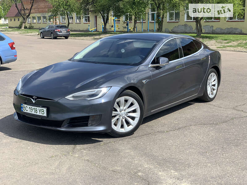 Tesla Model s (2017)