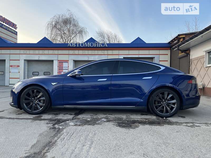 Tesla Model s (2015)