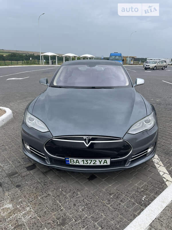 Tesla Model s (2013)