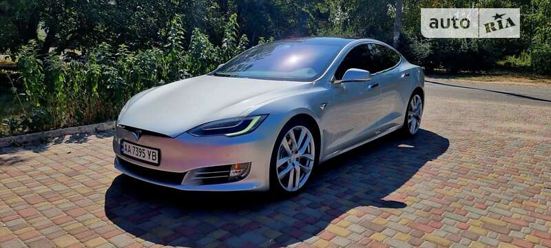 Tesla Model s (2017)