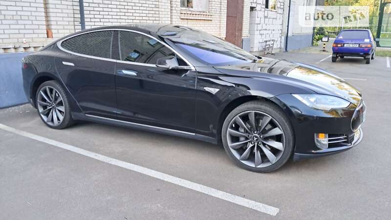 Tesla Model s (2014)