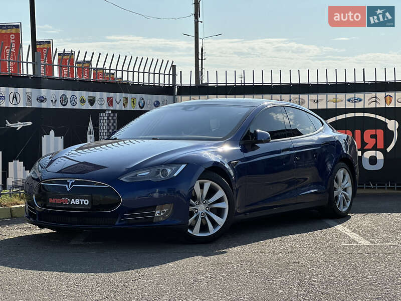Tesla Model s (2015)