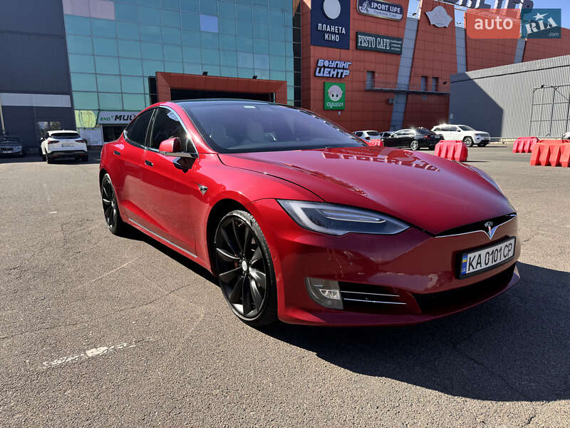 Tesla Model s (2017)