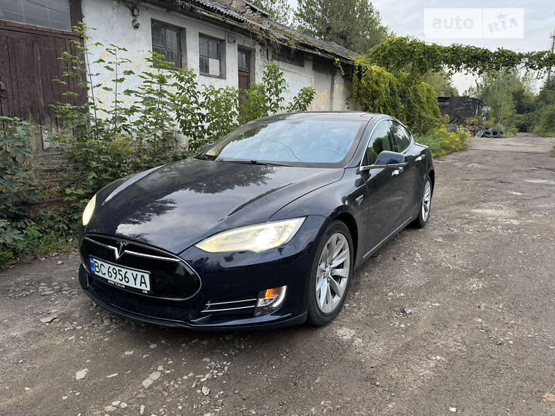 Tesla Model s (2013)