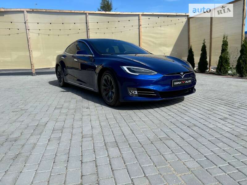 Tesla Model s (2019)