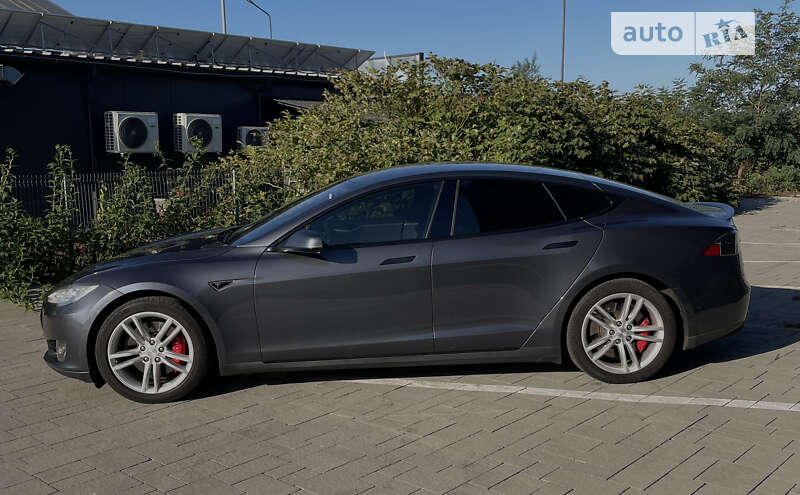Tesla Model s (2015)