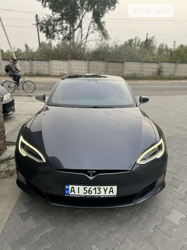 Tesla Model s (2017)