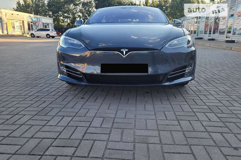 Tesla Model s (2016)