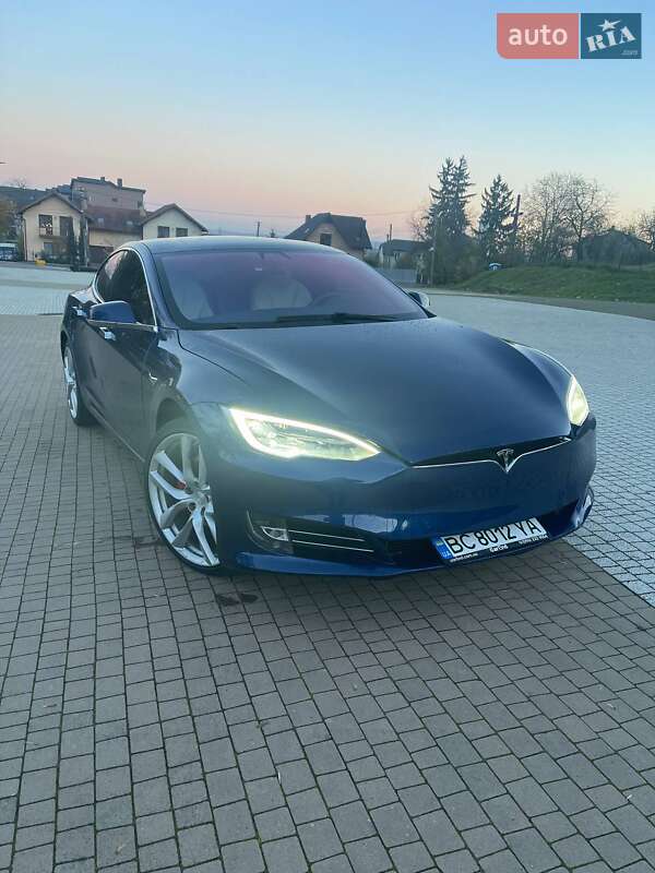 Tesla Model s (2019)