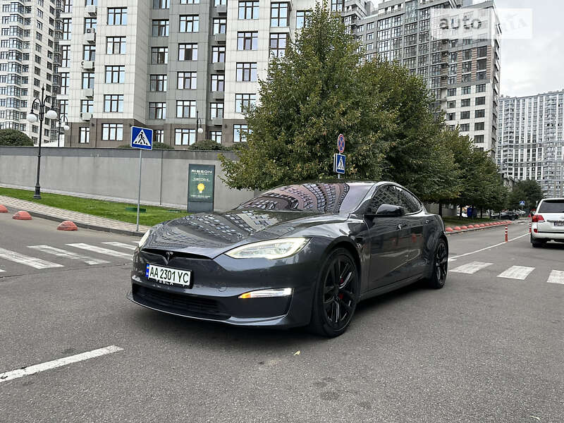 Tesla Model s (2021)