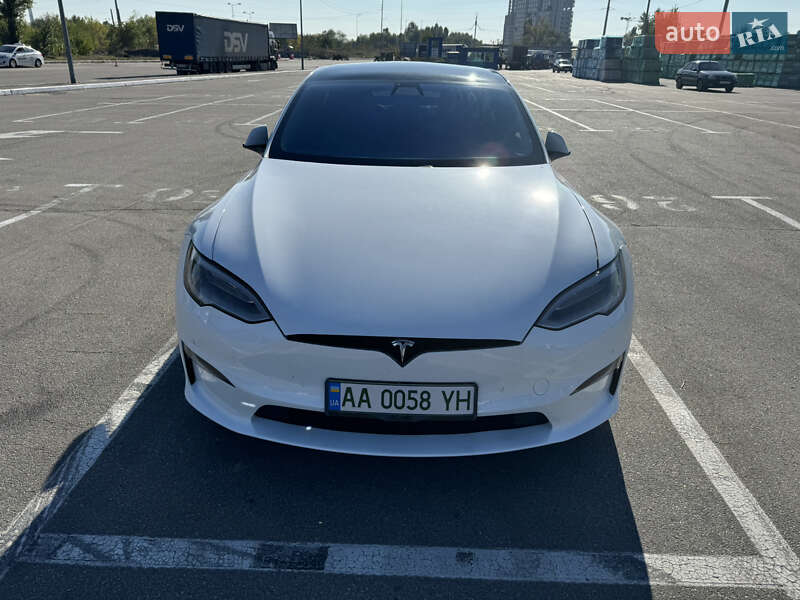 Tesla Model s (2021)