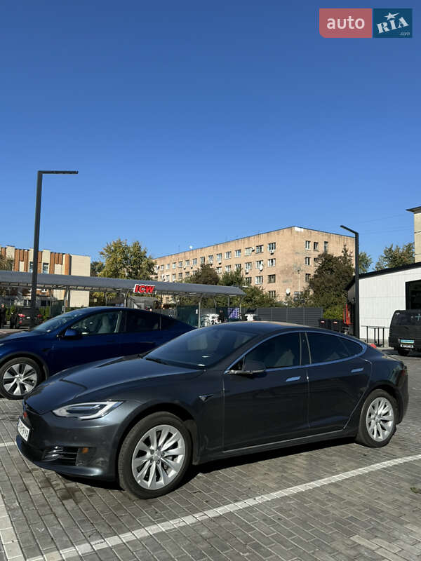 Tesla Model s (2017)