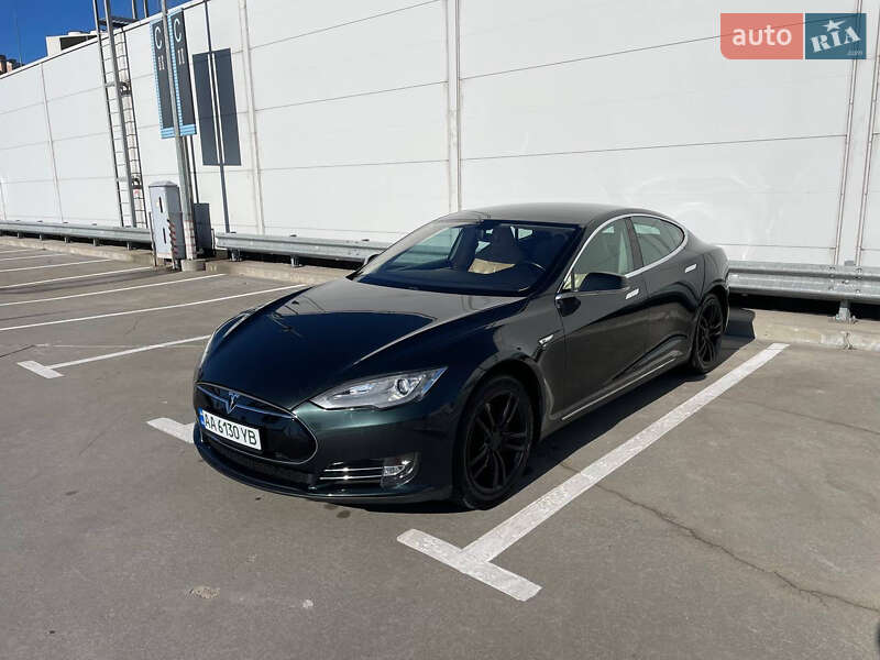 Tesla Model s (2013)