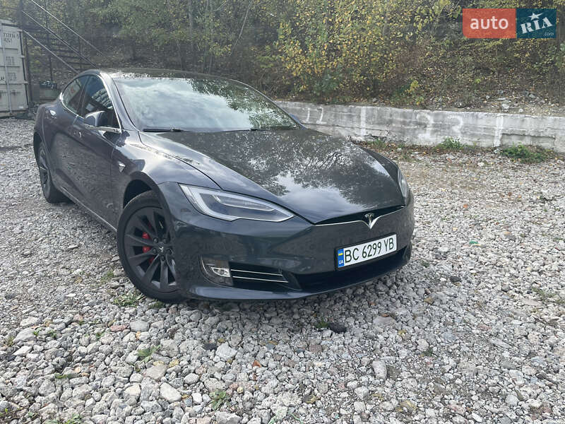 Tesla Model s (2017)