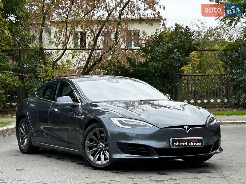 Tesla Model s (2016)
