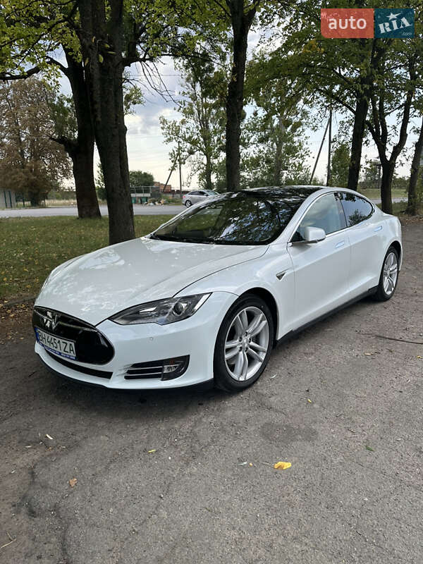 Tesla Model s (2014)