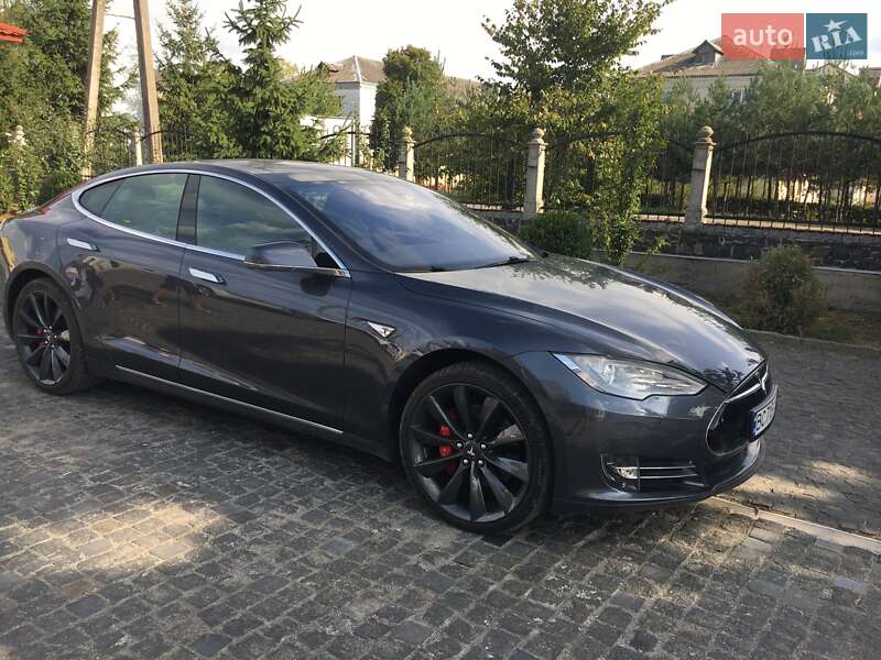 Tesla Model s (2015)