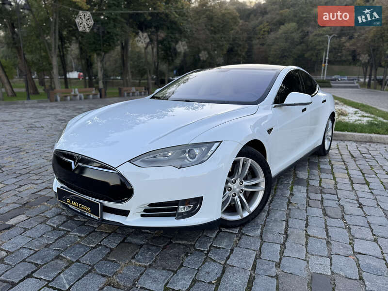 Tesla Model s (2013)