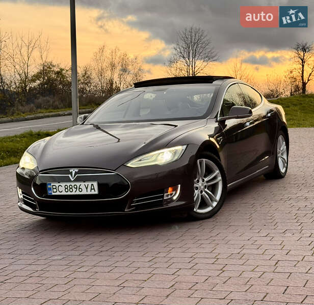 Tesla Model s (2014)