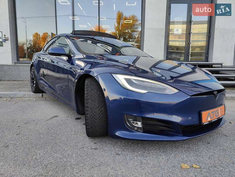 Tesla Model s (2016)
