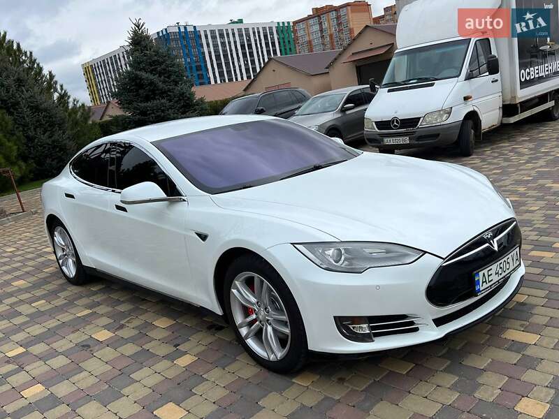 Tesla Model s (2014)