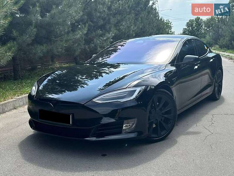 Tesla Model s (2018)