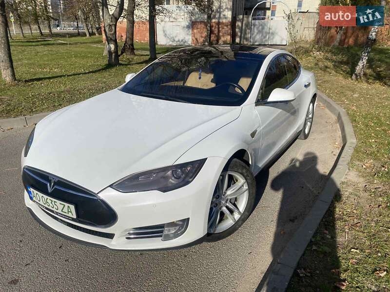 Tesla Model s (2014)