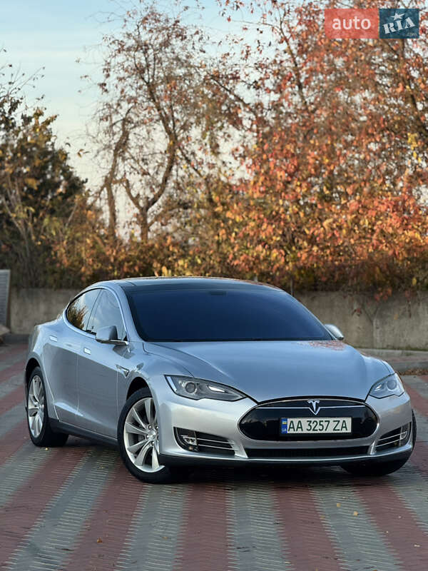 Tesla Model s (2014)