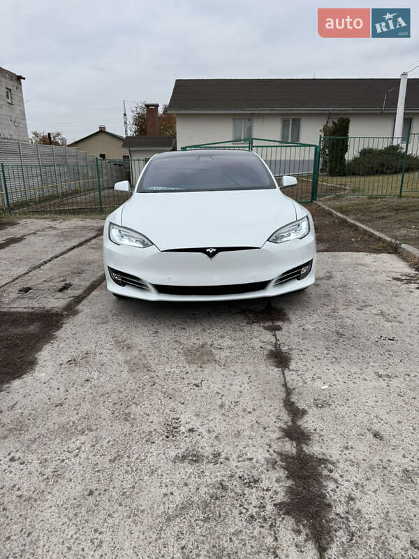 Tesla Model s (2018)